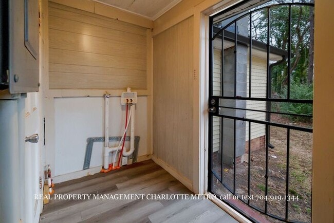 Building Photo - Charming Downtown Albemarle Cottage with Timeless Appeal
