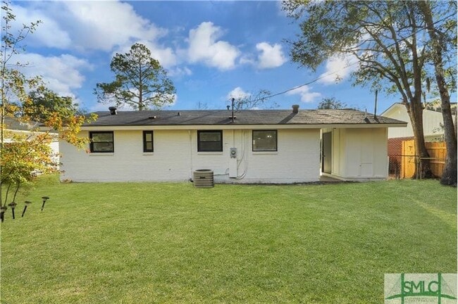 Building Photo - 206 Seminole St