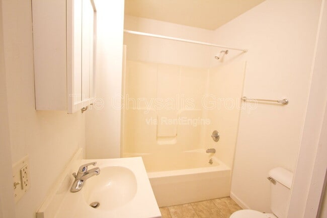 Building Photo - 1402 4th St