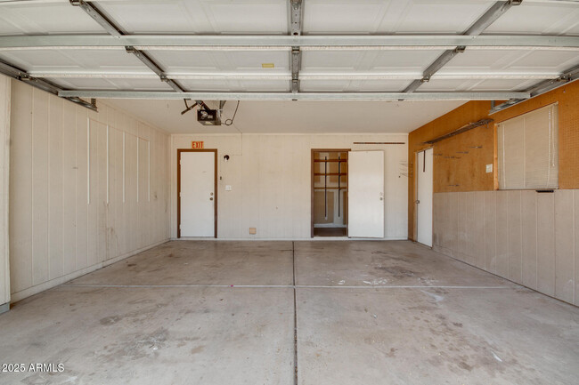 Building Photo - 9353 E Altadena Ave