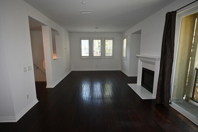 Building Photo - Spectacular Gated 3 Bed + Den, 2.5 Bath Townhouse in Newport Beach.
