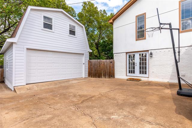 Building Photo - 2225 Park Hill Dr