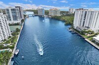 Building Photo - 715 Bayshore Dr