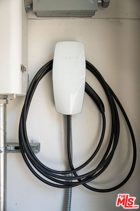 Building Photo - 4661 Bedel St