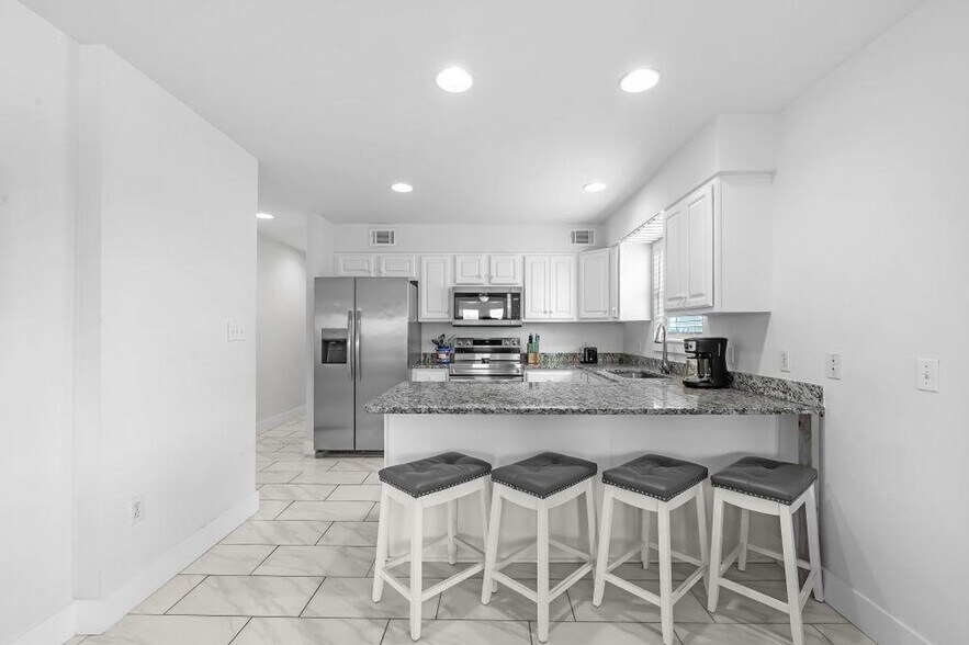 Building Photo - 1437 W Lagoon Ave