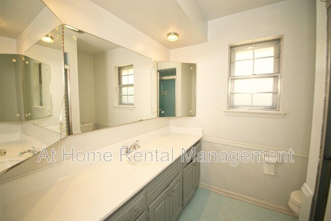 Building Photo - 5105 S Kingston Ave