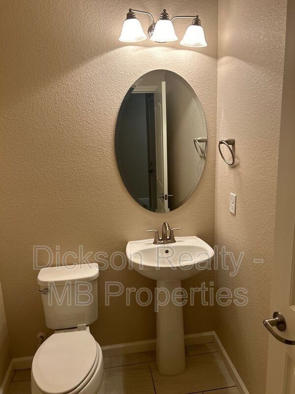 Building Photo - 2065 S Virginia St