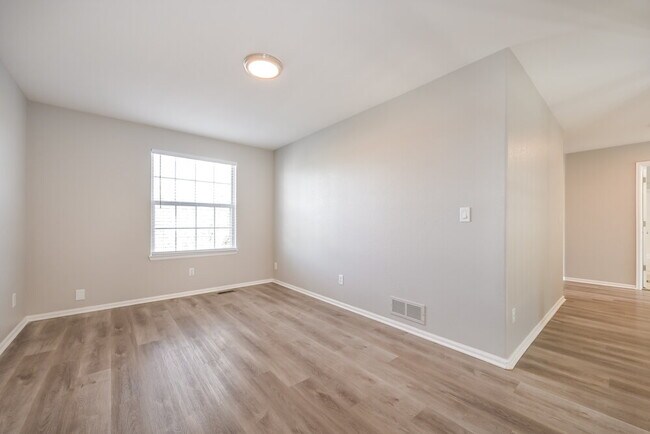 Building Photo - 5991 S Rock Creek Dr