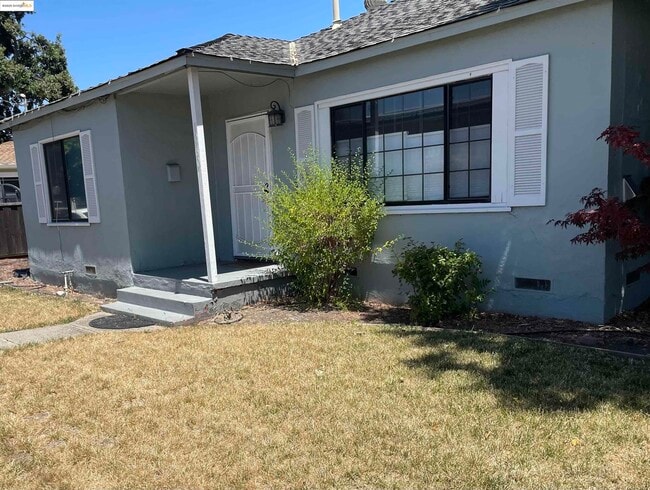 Primary Photo - 1260 Mesa St