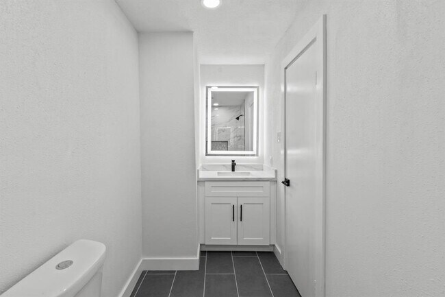 Building Photo - 7921 Knight Rd