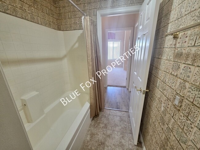 Building Photo - 6078 N Panorama Park Dr