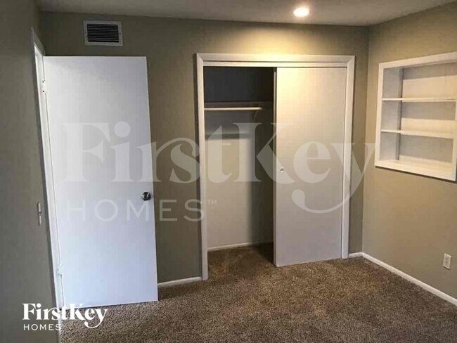 Building Photo - 613 Brittany Ct