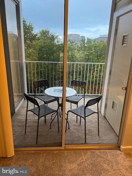 Building Photo - 1625 International Dr