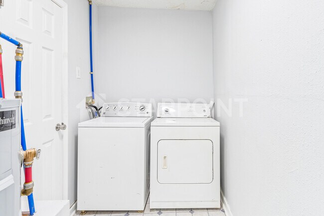 Building Photo - 1611 W Kentucky St