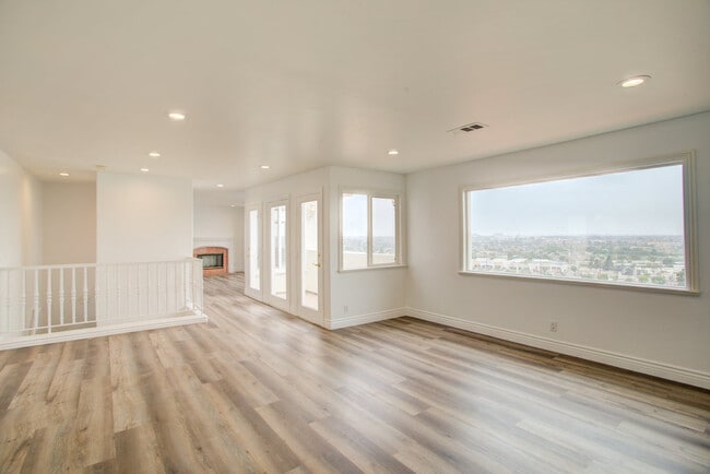 Building Photo - 4318 Mesa St