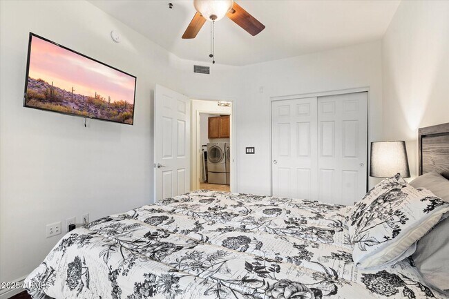 Building Photo - 5350 E Deer Valley Dr