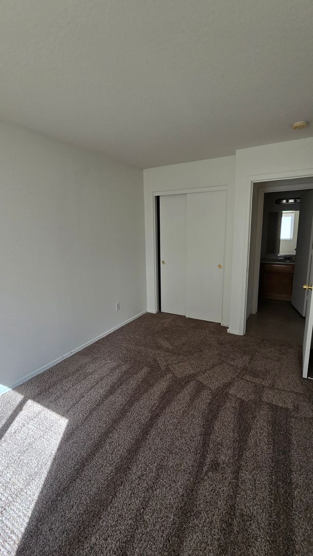 Building Photo - 1100 E Mohave St