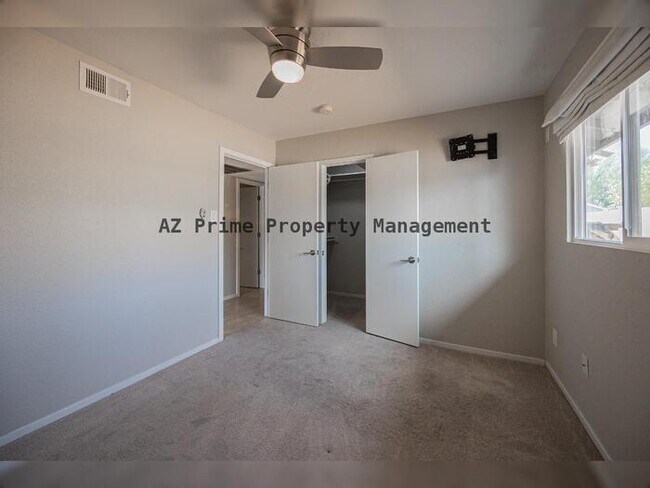 Building Photo - 1218 E Carter Dr