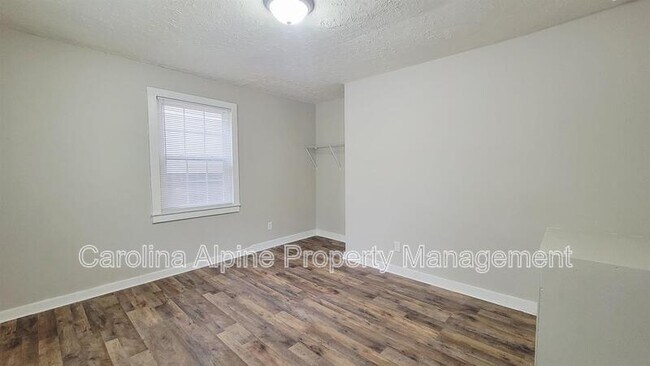 Building Photo - 417 Pine St