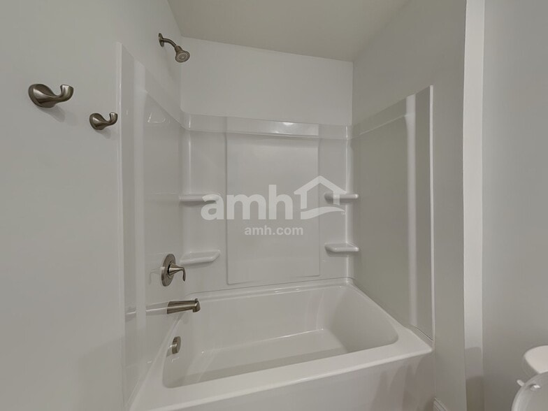 Building Photo - 9085 Henley Ave