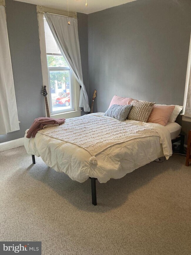 Building Photo - 914 Light St