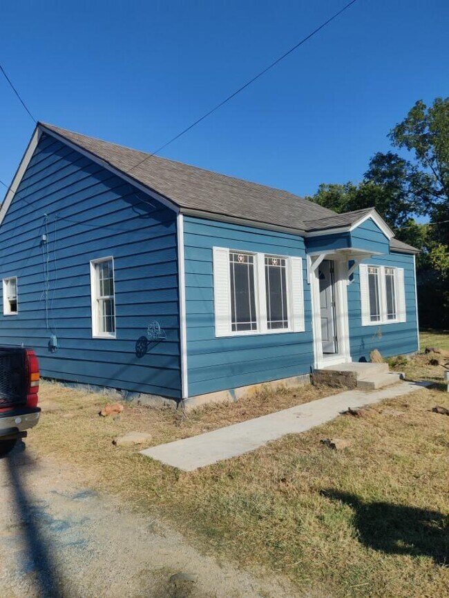 Primary Photo - 321 E Wilbarger St