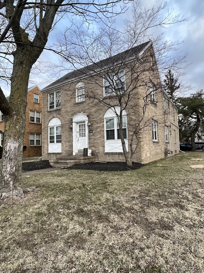 Building Photo - Spacious one bedroom West Toledo Apartment