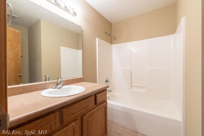 Building Photo - 841 S Eric St