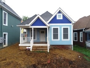 Building Photo - 4BR/3BA Cottage Near UTK | Student Friendl...