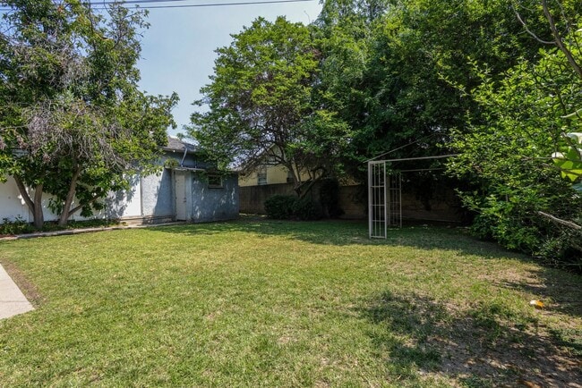 Building Photo - 1022 S Euclid Ave