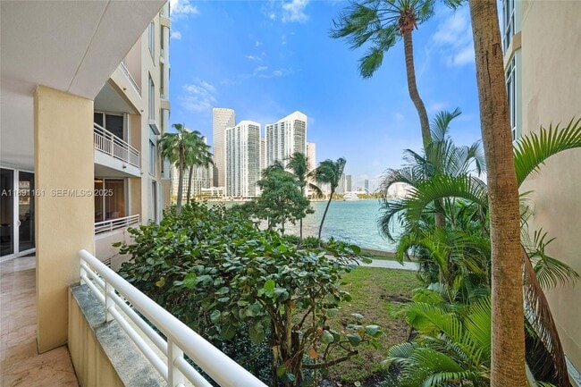 Building Photo - 848 Brickell Key Dr