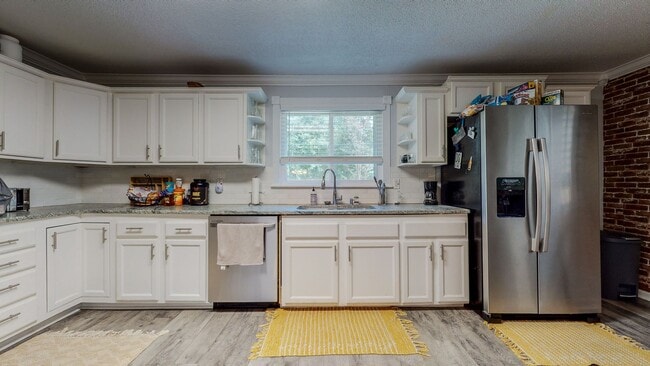 Building Photo - Charming Updated Home in Bluewater Bay – N...