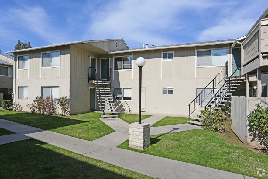 Cedar Apartments 315 W Alamos Ave Clovis CA 93612 Apartment Finder