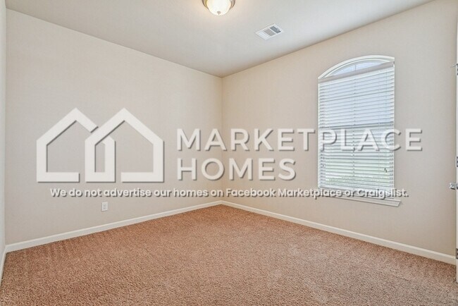 Building Photo - 905 Lakeshore Vlg Pt