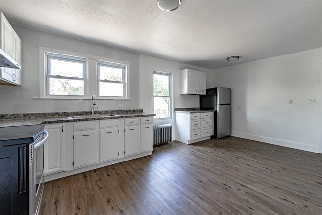 Building Photo - 120 Hillside Ave