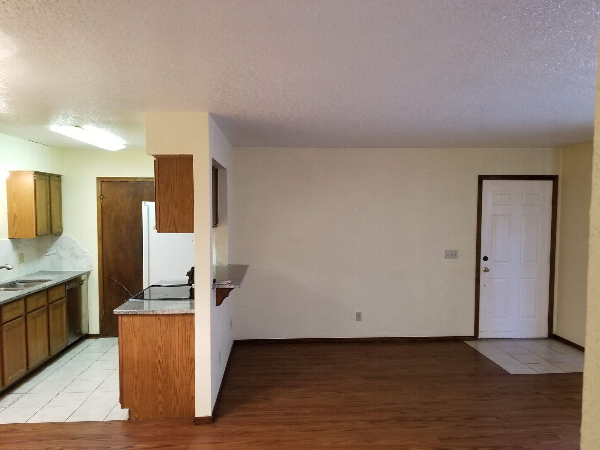 Living/ kitchen - 3200 W Britton Rd