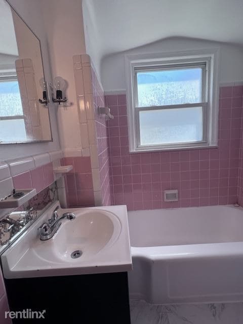 Building Photo - 2 br, 1 bath House - 24308 Schroeder Ave