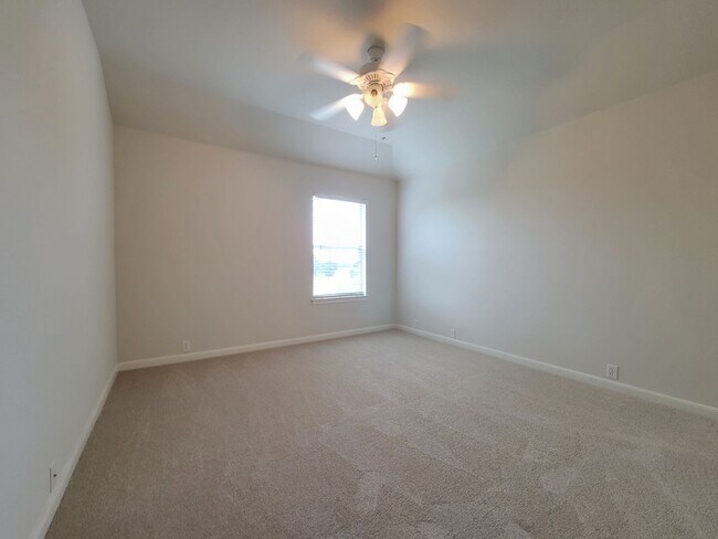 Building Photo - Charming & Spacious 4/BR 3/BR Home – Pet F...