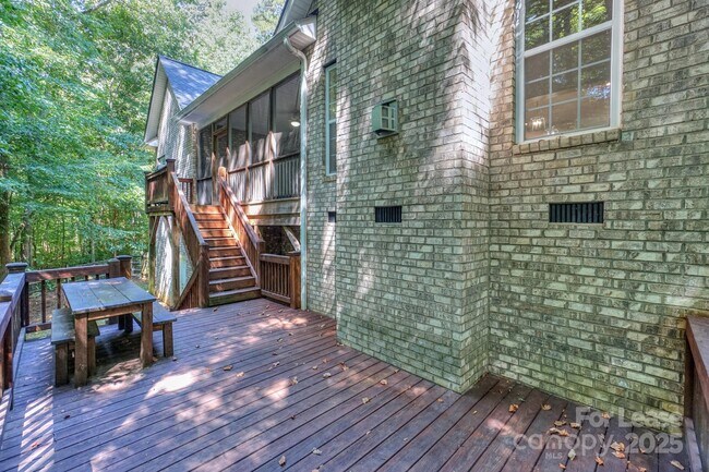 Building Photo - 181 Streamside Pl
