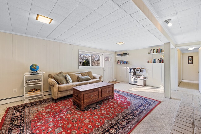 Building Photo - 10119 Farmington Dr