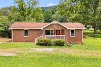 Building Photo - Charming 2-Bedroom in Candler with Large Y...