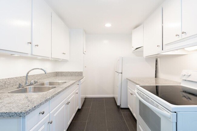 Interior Photo - 1738 Armacost Ave,