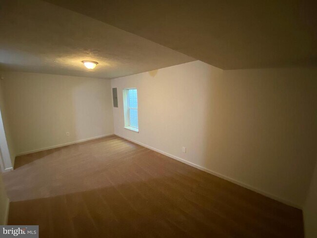 Building Photo - 4249 Normandy Ct