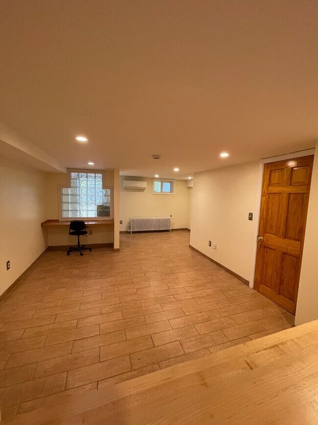 Building Photo - Charming 1928 Row Home for Rent with Modern Amenities — 2 Bedroom 2 Full Bath w/ 2 Half Baths, 2 ...