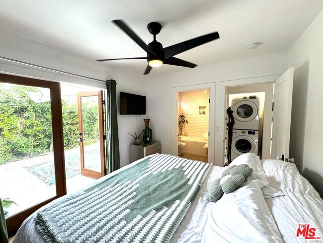 Building Photo - 2241 1/2 Harwood St