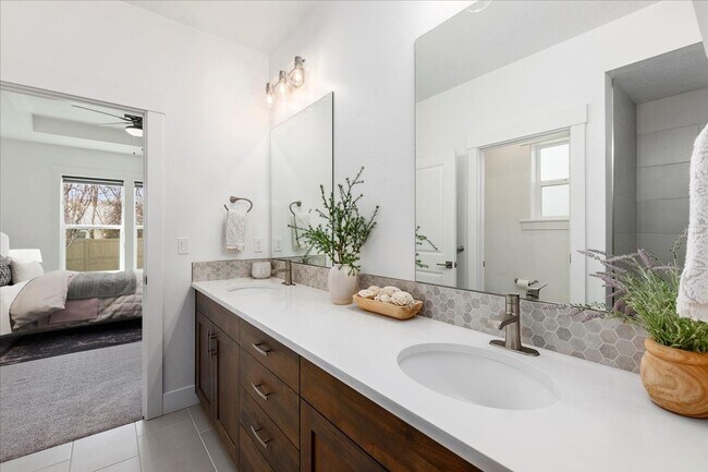 Building Photo - 4 Bedroom, 2 Bath home in Beautiful Meridian with SO MANY upgrades and perks throughout!  You don...