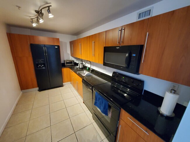 Building Photo - 3001 S Ocean Dr