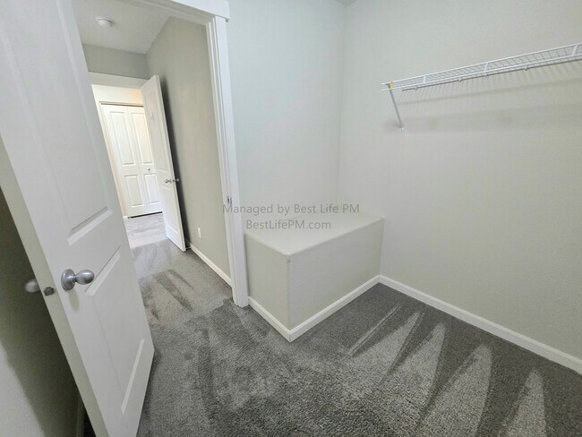 Building Photo - 17923 SW Niks Dr