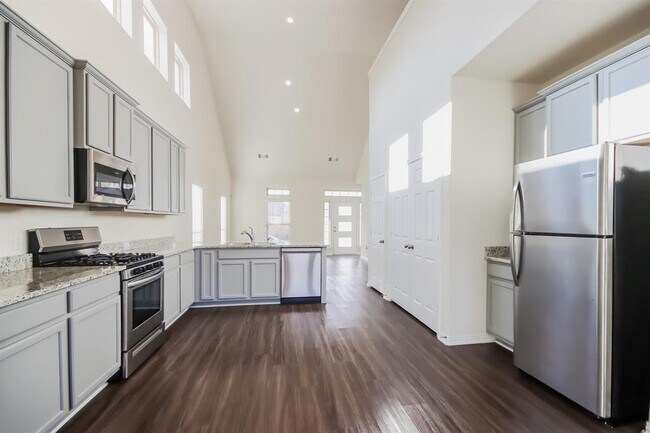 Building Photo - 12543 Highgrove Springs Dr