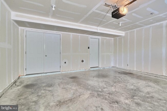 Building Photo - 8016 Blue Stream Dr
